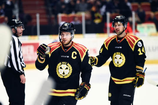 Brynäs Jacob Blomqvist jublar