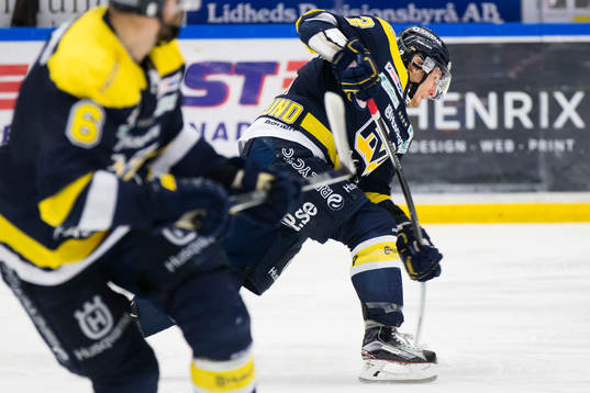 s Kristofer Berglund skjuter och gör mål till 3-3
