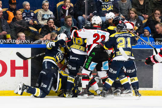s Lawrence Pilut och Malmö Redhawks Nicklas Jadeland