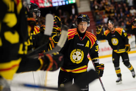 Brynäs Elias Fälth  jublar