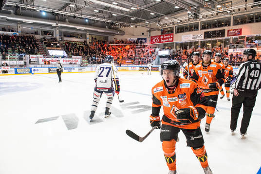 Karlskronas Filip Cruseman  jublar