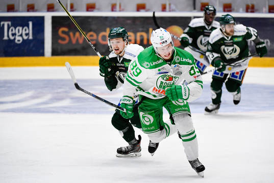 Färjestads Milan Gulas och Rögles David Åslin