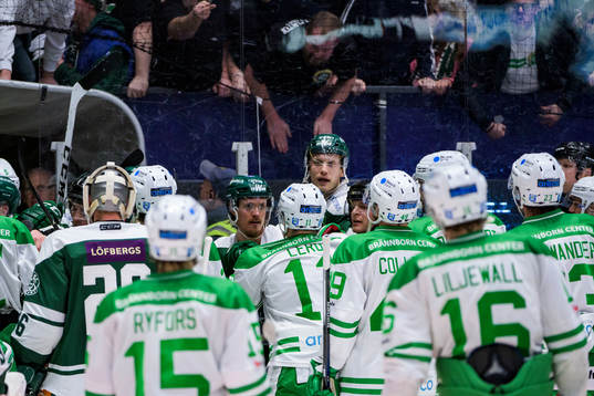 Färjestads Magnus Nygren och Johan Ryno i ett bråk som