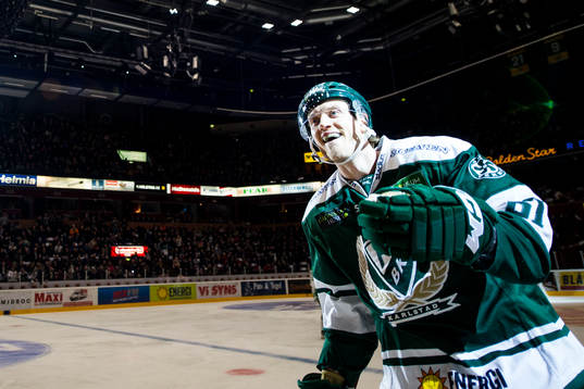 Färjestads Johan Ryno jublar