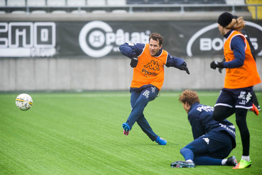 IFK Göteborgs Tobias Hysen skjuter