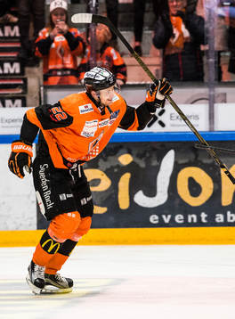 Karlskronas Alexander Bergström jublar