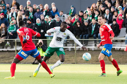 Hammarbys Pa Amat Dibba tar sig förbi Nyköpings Ishmael