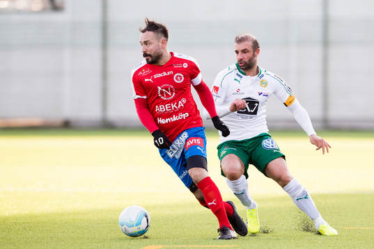 Nyköpings Dago Funes jagas av Hammarbys Kennedy Bakircioglu