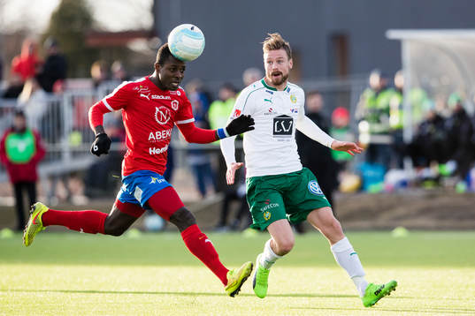 Nyköpings Ishmael Koroma och Hammarbys Arnór Smárason