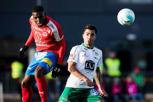 Nyköpings Christian Kouakou och Hammarbys Jiloan Hamad