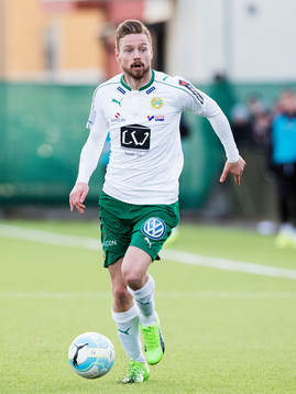 Hammarbys Arnór Smárason med bollen