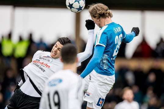 Vänersborgs Valon Gashi och Halmstads Alexander Berntsson