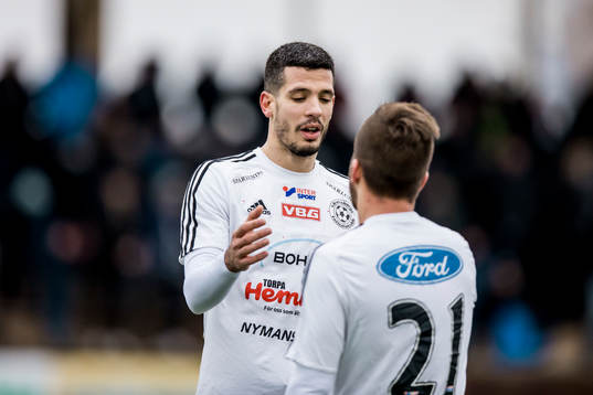 Vänersborgs Andelo Vekic och Andrew Palumbo jublar