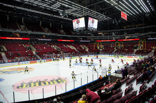Brynäs och Malmö Redhawks värmer upp i Malmö Arena