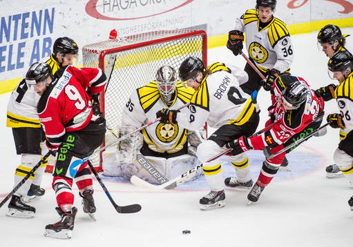 Malmö Redhawks Frederik Storm och Christoffer Forsberg mot