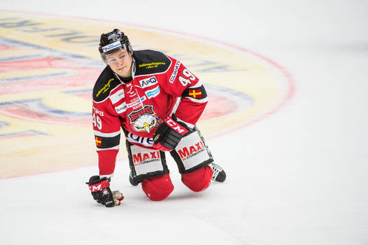 Malmö Redhawks Rhett Rakhshani deppar på isen