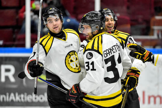 Brynäs Jonathan Granström jublar med lagkamrater