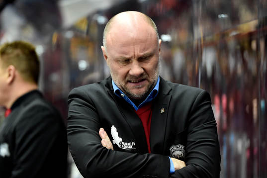 Malmö Redhawks tränare Peter Andersson deppar