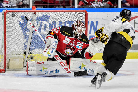 Brynäs Kevin Clark gör 2-3 på straff bakom Malmö