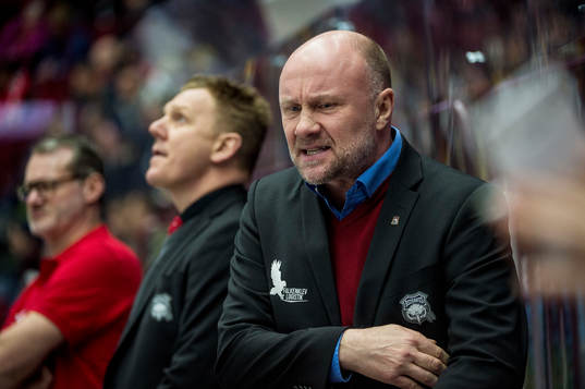 Malmö Redhawks tränare Peter Andersson deppar