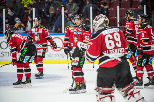 Malmö Redhawks Lukas Haudum deppar med lagkamraterna