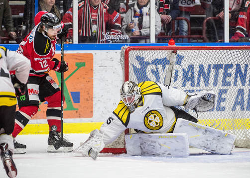 Malmö Redhawks Andreas Thuresson mot Brynäs målvakt