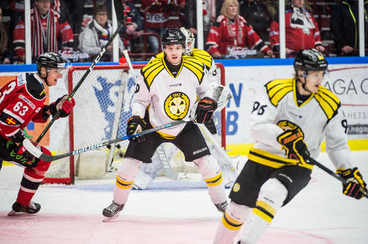 Brynäs Johannes Kinnvall i mitten