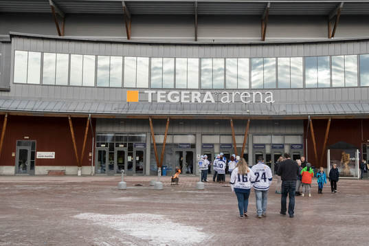 Tegera Arean exteriör innan ishockeymatchen i SHL mellan