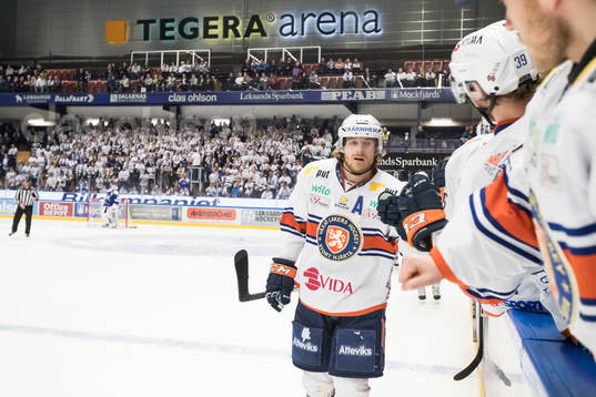 Växjös Erik Josefsson jublar