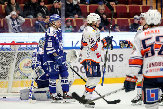 Växjös Erik Josefsson jublar