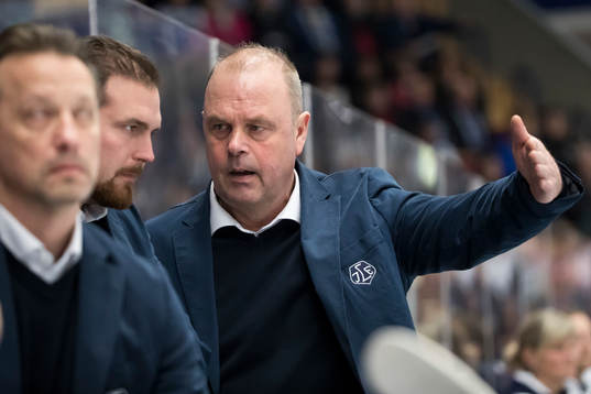 Leksands tränare Per-Erik Johnsson i ishockeymatchen i SHL