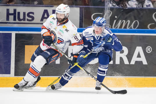 Växjös Josh Hennessy och Leksands Johan Porsberger i