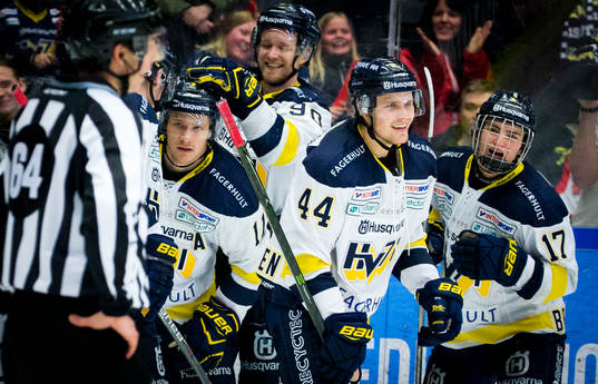 s Simon Önerud gör 2-0 och jublar