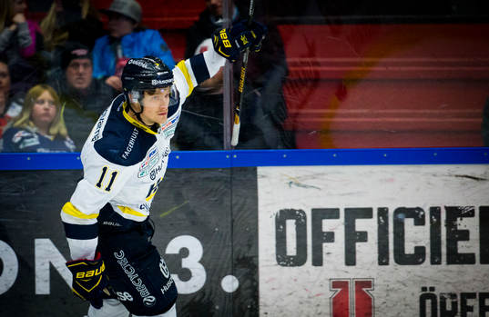 s Simon Önerud gör 3-0 och jublar