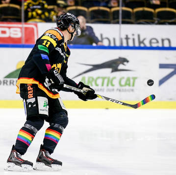 Skellefteås Henrik Hettas klubba och matchställ var