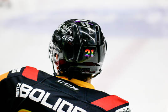 Skellefteås klubbor och matchställ var regnbågsfärgade