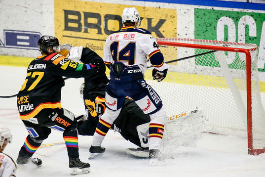 Skellefteås Emil Djuse och målvakt Joni Ortio