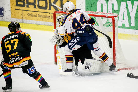 Skellefteås Emil Djuse och målvakt Joni Ortio