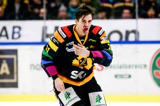 Skellefteås Henrik Hetta fick ett skott i ansiktet och
