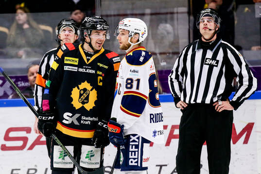 Skellefteås Jimmie Ericsson pratar med Djurgårdens Calle