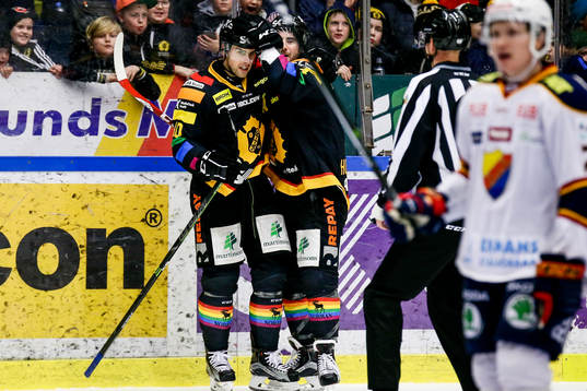 Skellefteås Joakim Lindström och Bud Holloway jublar