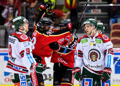 Luleås Petter Emanuelsson (h) jublar