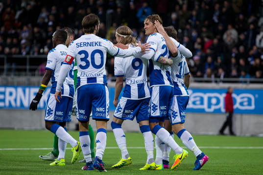 IFK Göteborgs Thomas Rogne jublar och omfamnas