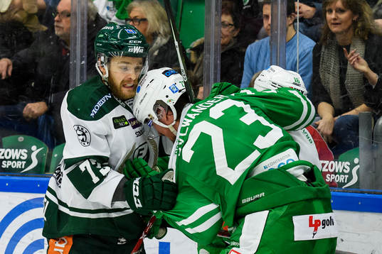 Färjestads Rasmus Asplund och Rögles Daniel Sylwander