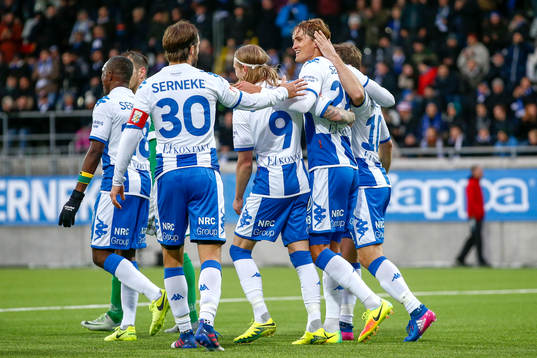 IFK Göteborgs Thomas Rogne jublar med lagkamrater