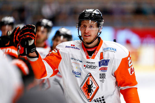 Karlskronas Alexander Bergström jublar