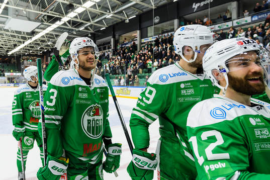 Rögles Almen Bibic jublar när han lämnar isen