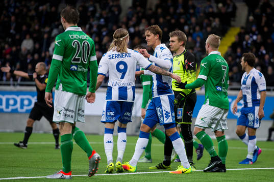 IFK Göteborgs Thomas Rogne jublar ihop med Elias Mar