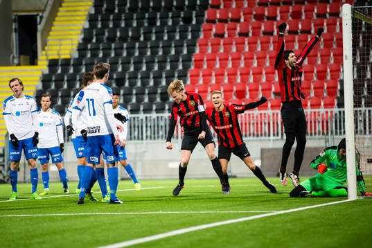 Brommapojkarnas Gustav Sandberg Magnusson (m) jublar