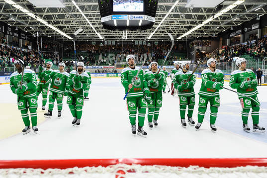 Rögles spelare jublar
